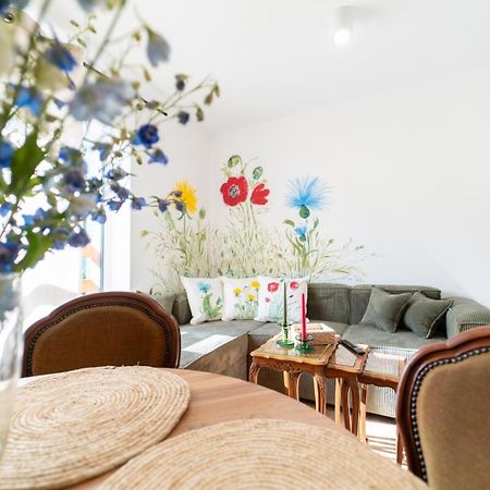 Cztery Pory Roku Apartment เยียเล ภายนอก รูปภาพ
