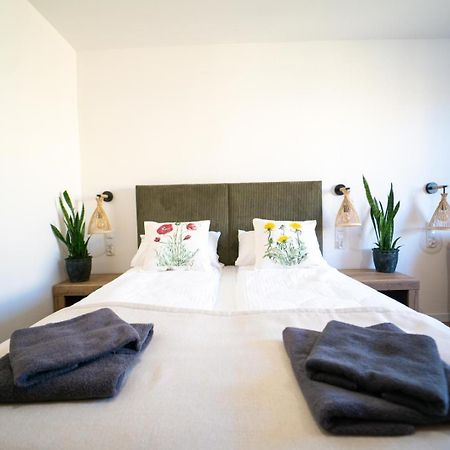 Cztery Pory Roku Apartment เยียเล ภายนอก รูปภาพ