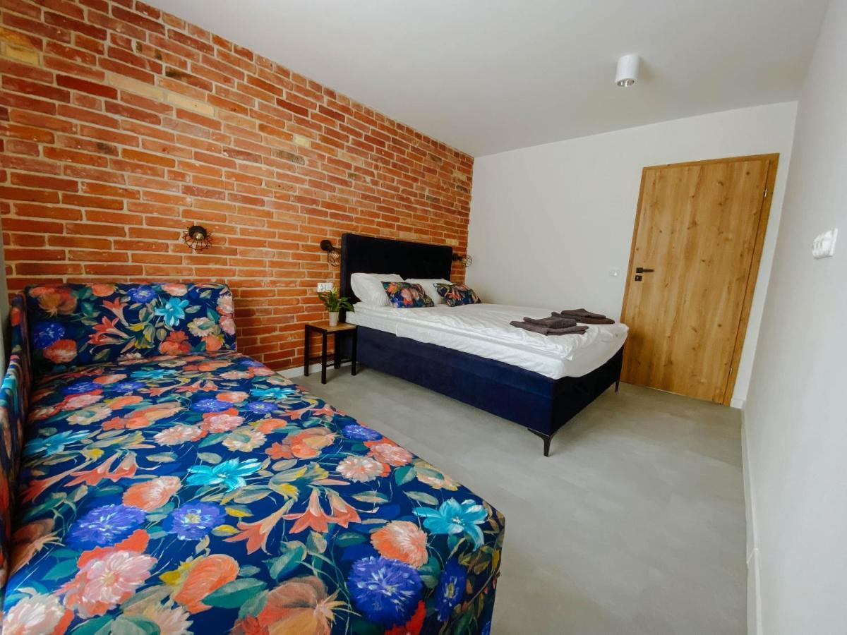 Cztery Pory Roku Apartment เยียเล ภายนอก รูปภาพ