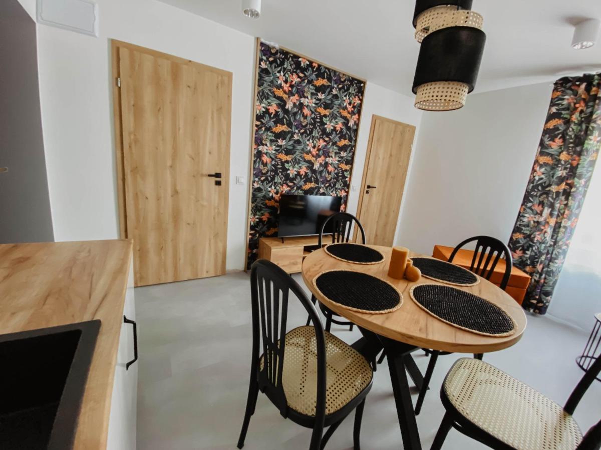 Cztery Pory Roku Apartment เยียเล ภายนอก รูปภาพ