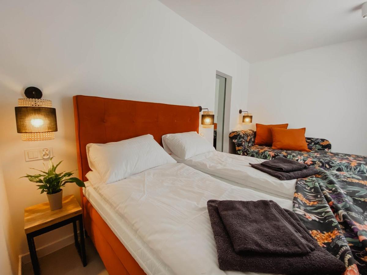 Cztery Pory Roku Apartment เยียเล ภายนอก รูปภาพ