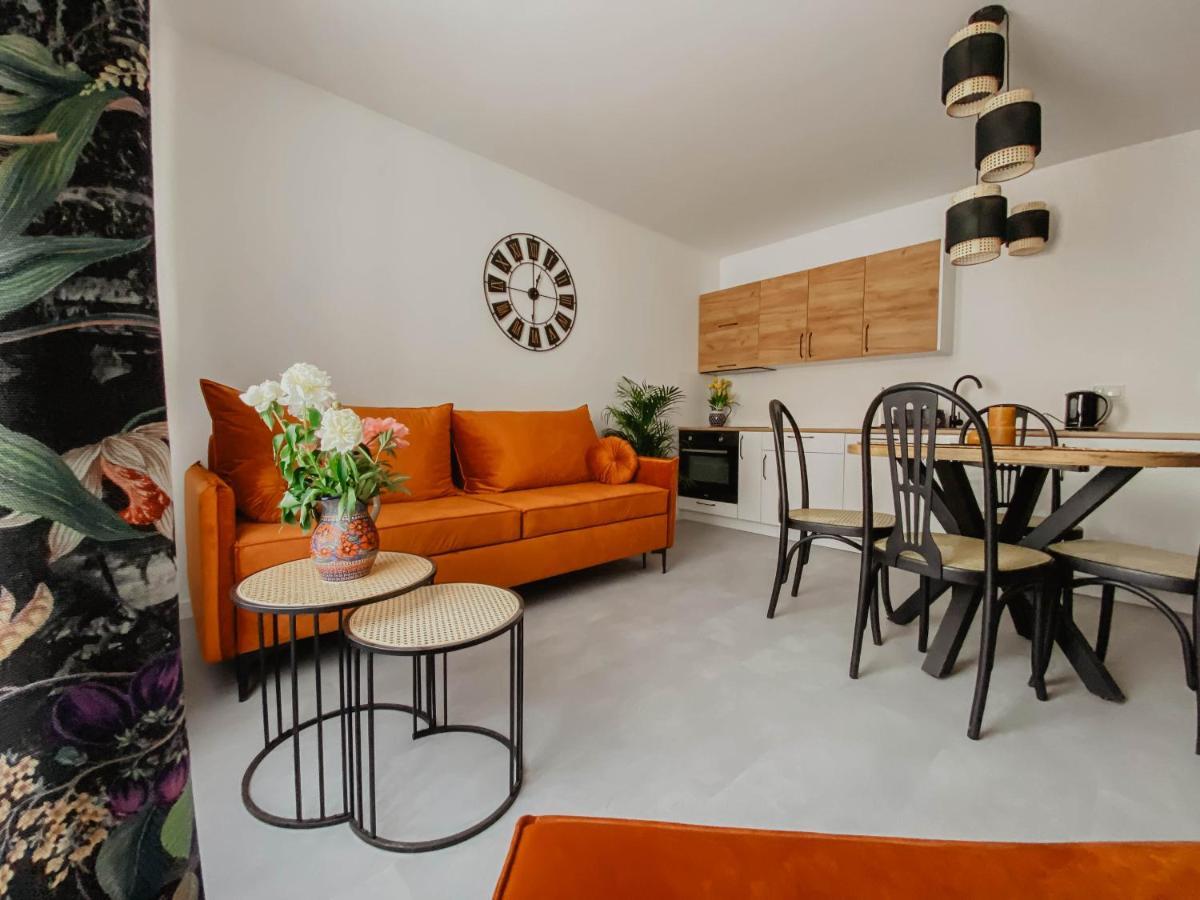 Cztery Pory Roku Apartment เยียเล ภายนอก รูปภาพ
