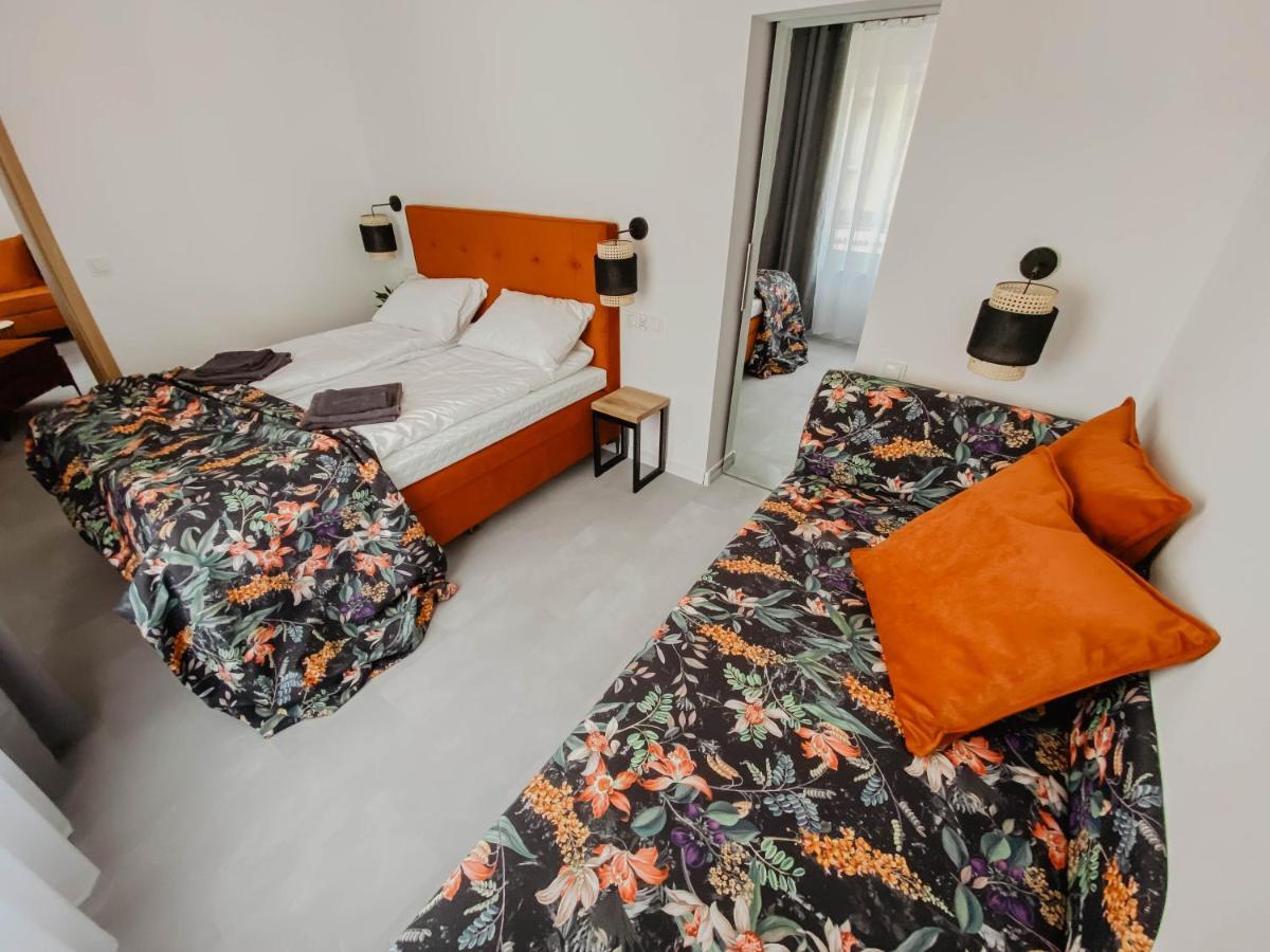 Cztery Pory Roku Apartment เยียเล ภายนอก รูปภาพ