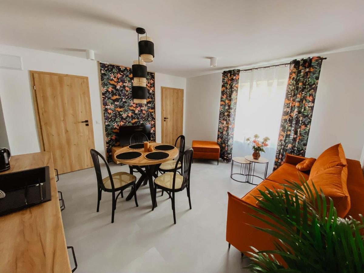 Cztery Pory Roku Apartment เยียเล ภายนอก รูปภาพ