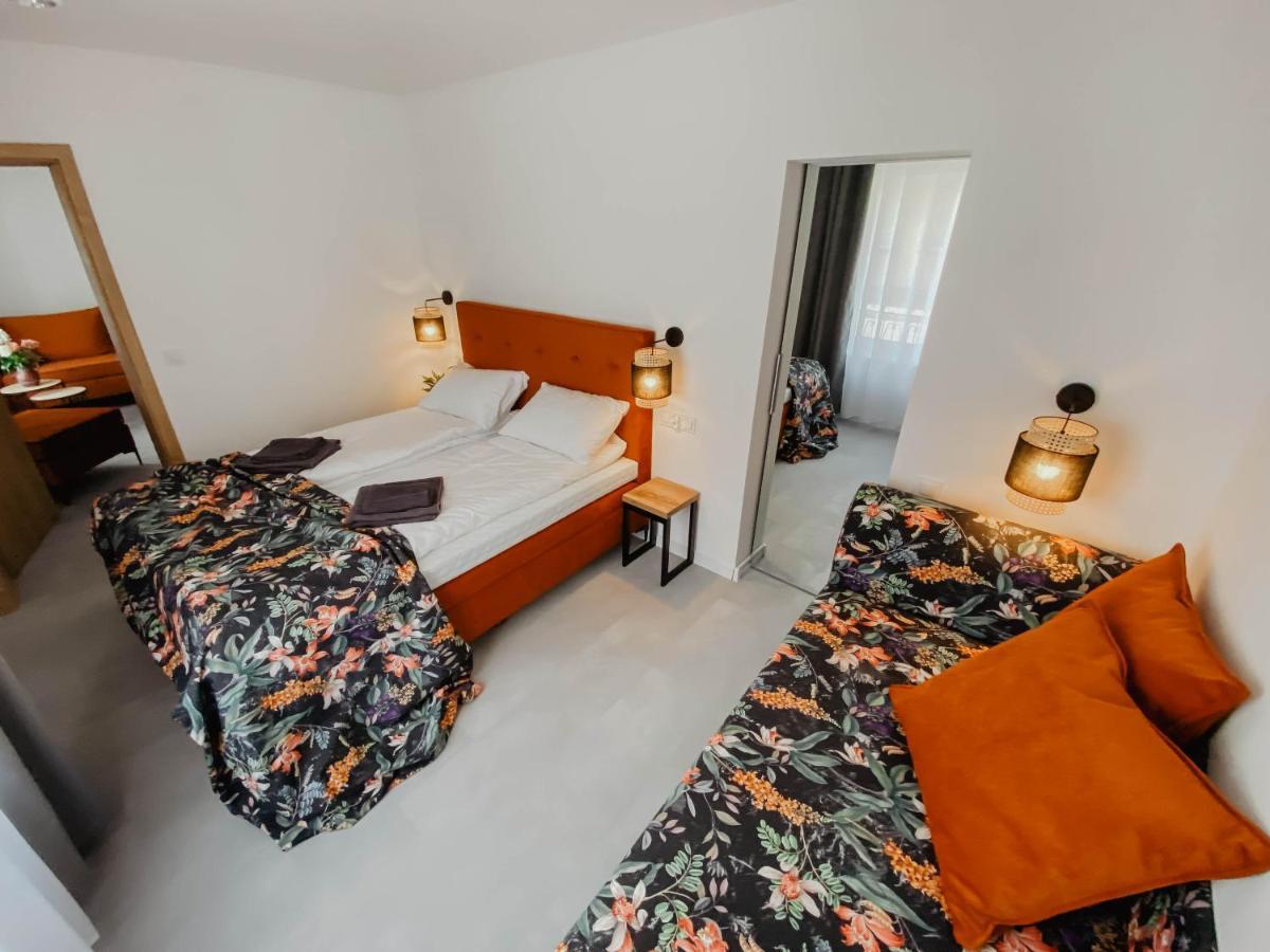 Cztery Pory Roku Apartment เยียเล ภายนอก รูปภาพ