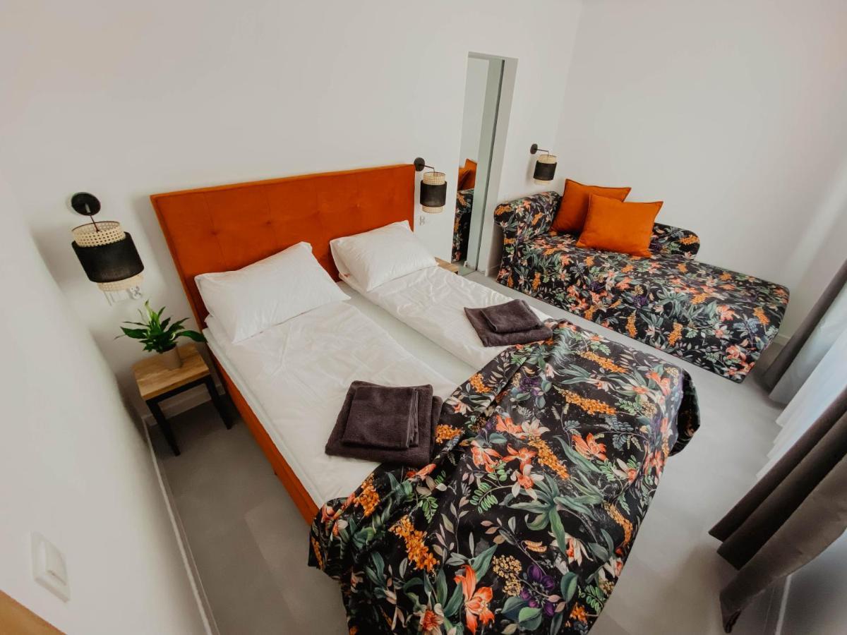 Cztery Pory Roku Apartment เยียเล ภายนอก รูปภาพ