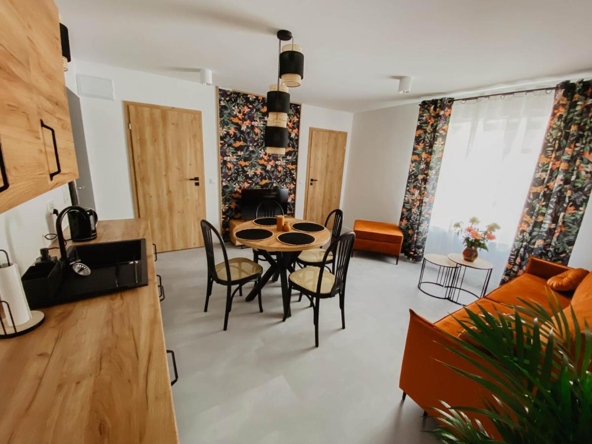 Cztery Pory Roku Apartment เยียเล ภายนอก รูปภาพ