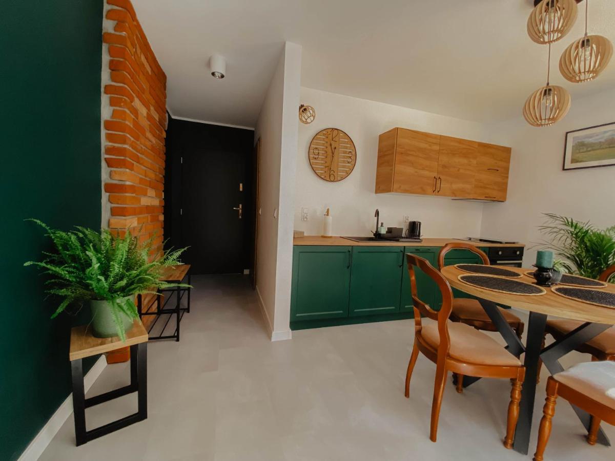 Cztery Pory Roku Apartment เยียเล ภายนอก รูปภาพ