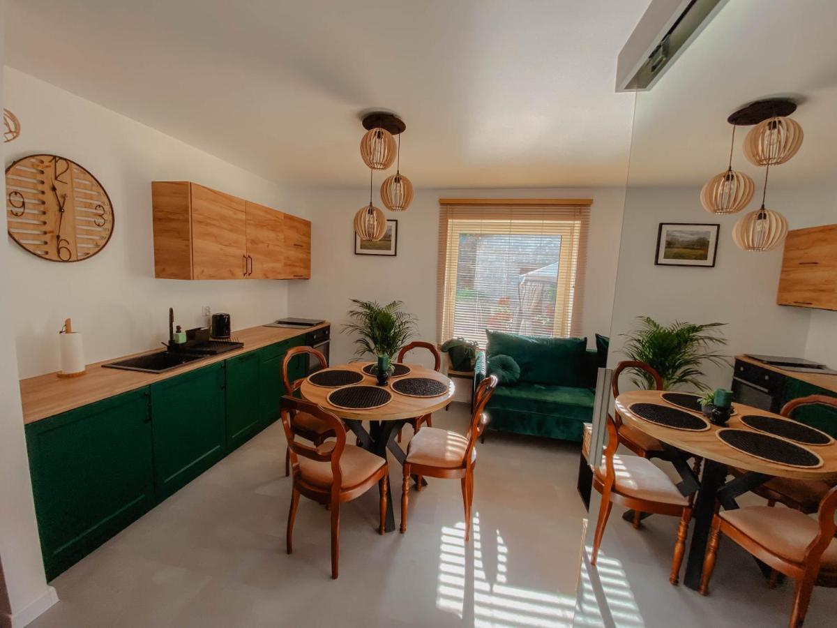 Cztery Pory Roku Apartment เยียเล ภายนอก รูปภาพ
