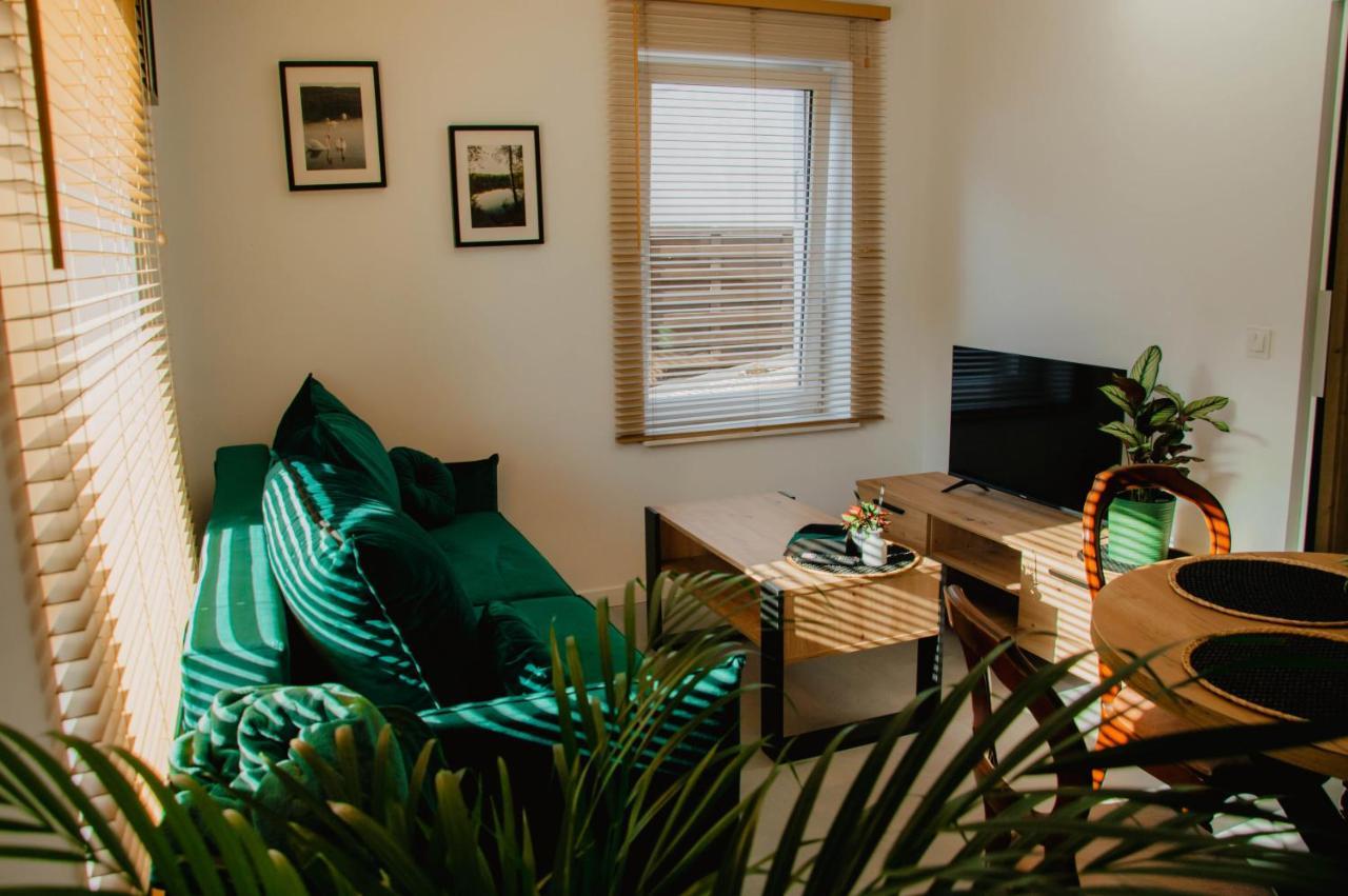 Cztery Pory Roku Apartment เยียเล ภายนอก รูปภาพ