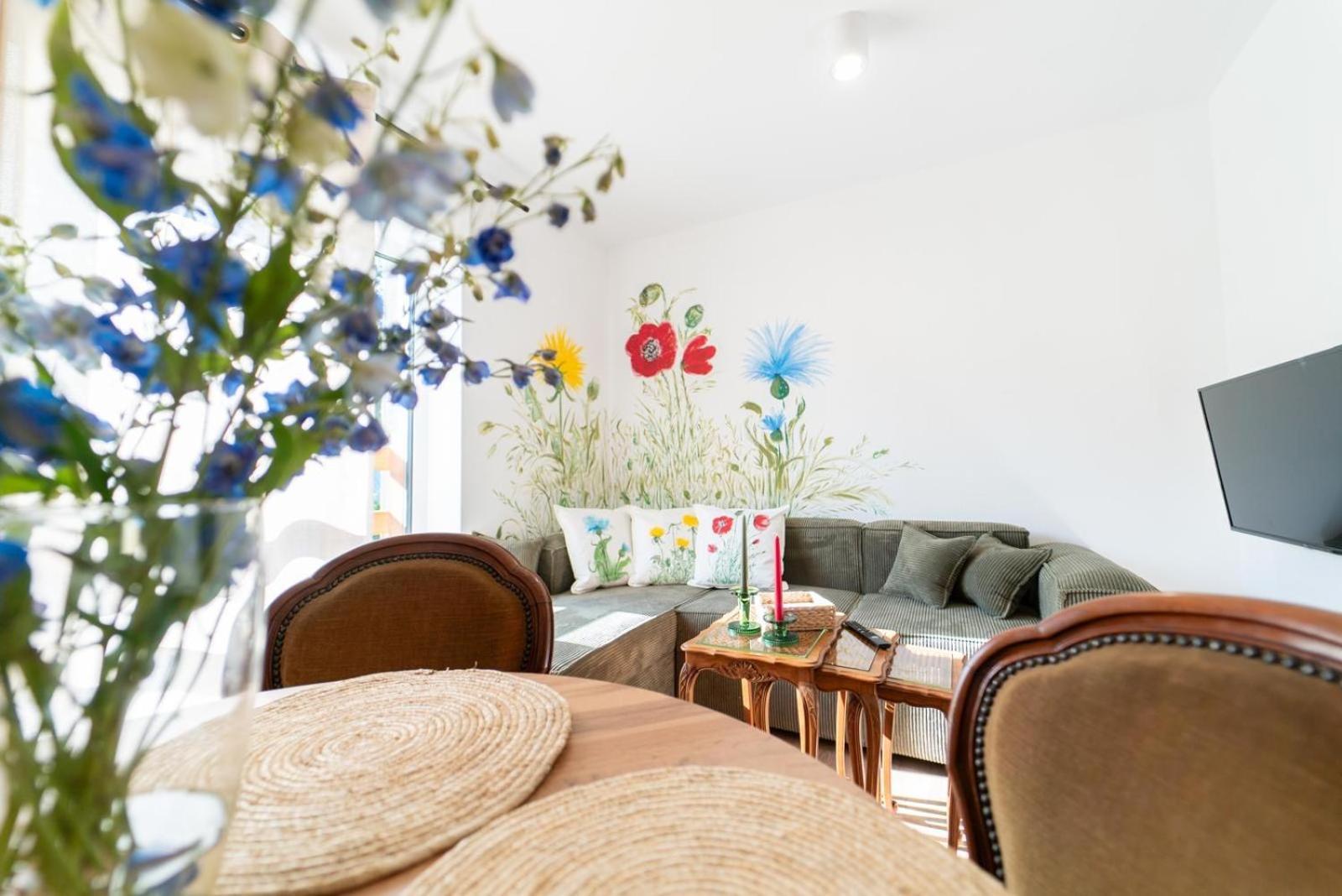 Cztery Pory Roku Apartment เยียเล ภายนอก รูปภาพ