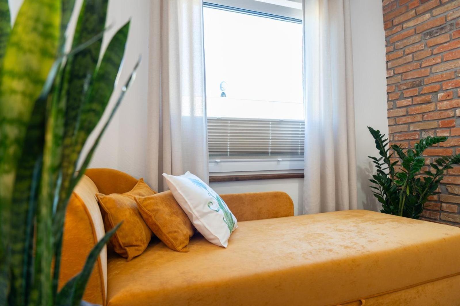 Cztery Pory Roku Apartment เยียเล ภายนอก รูปภาพ