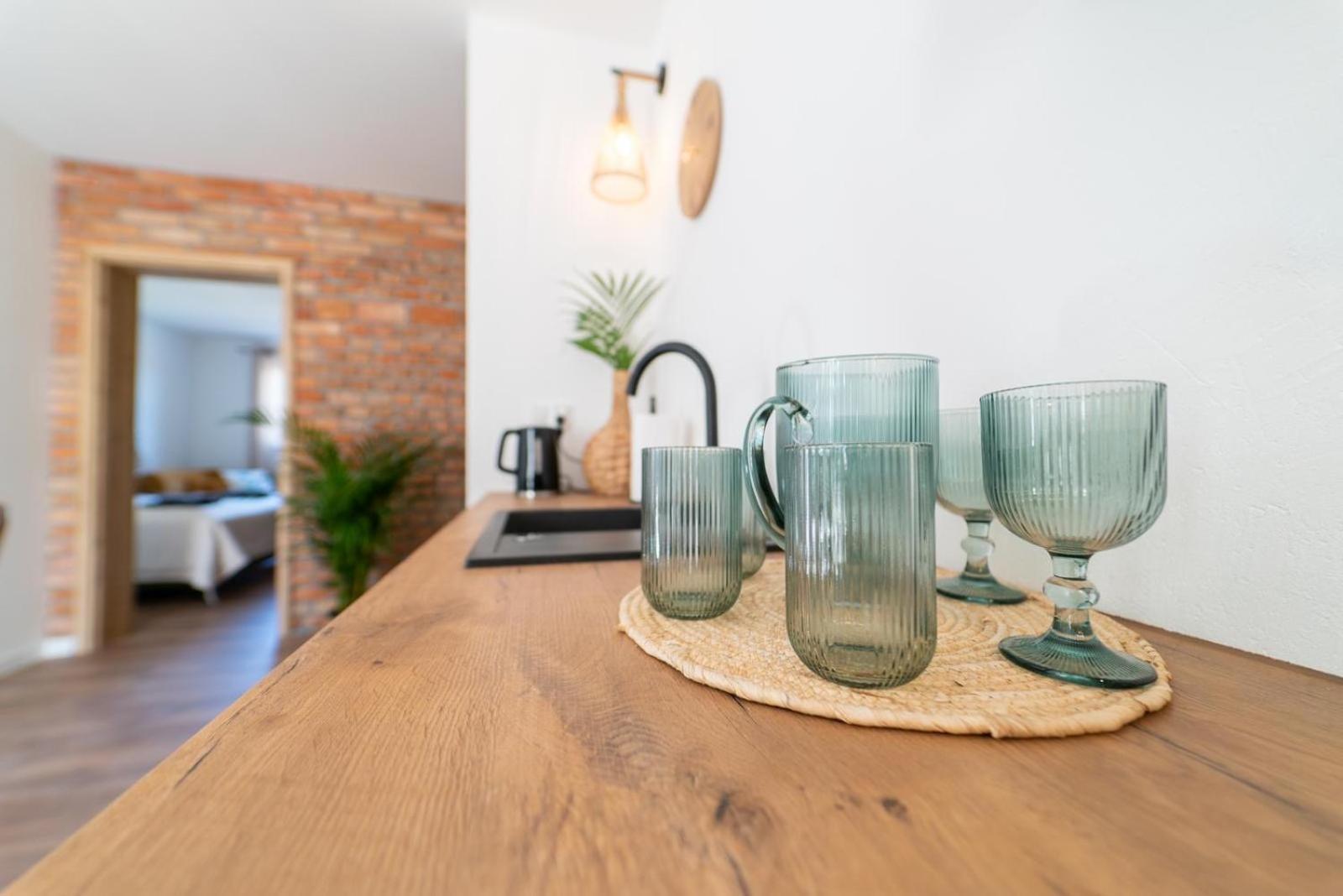 Cztery Pory Roku Apartment เยียเล ภายนอก รูปภาพ