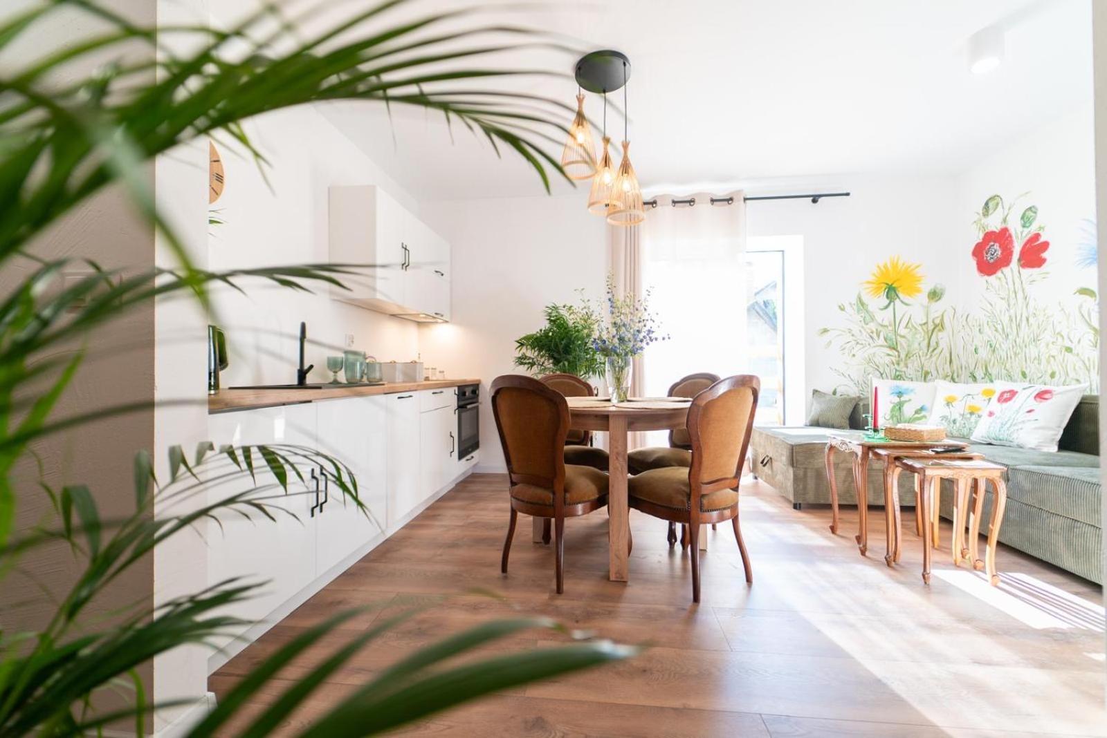 Cztery Pory Roku Apartment เยียเล ภายนอก รูปภาพ