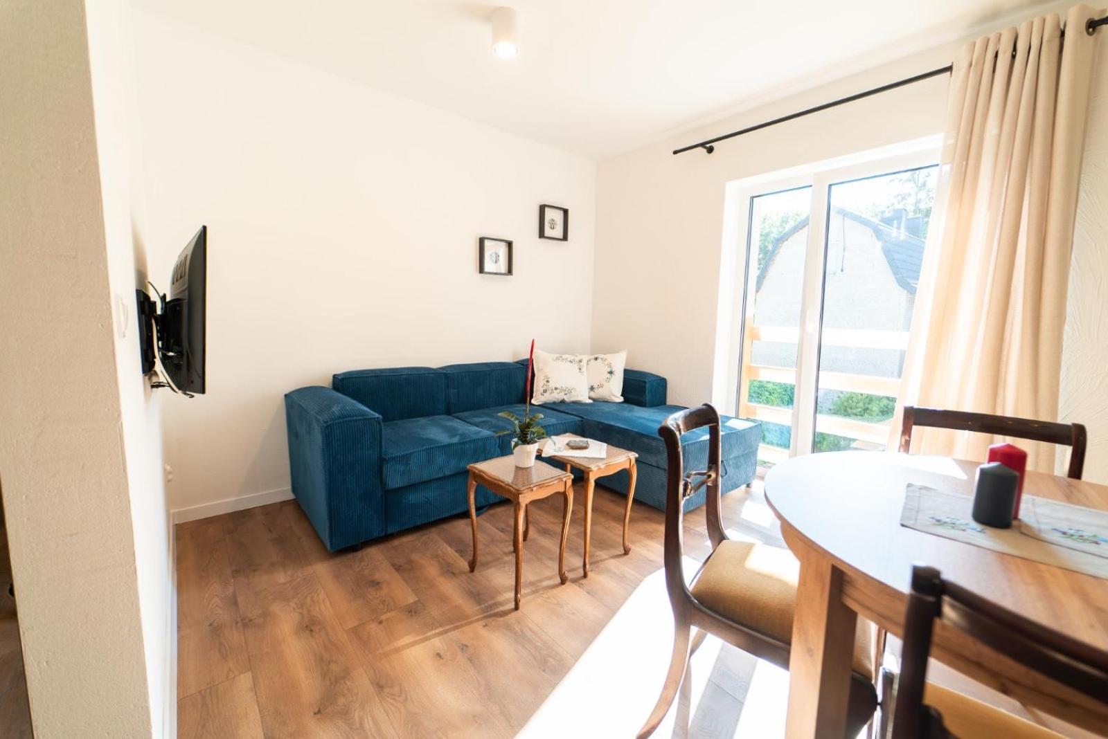 Cztery Pory Roku Apartment เยียเล ภายนอก รูปภาพ