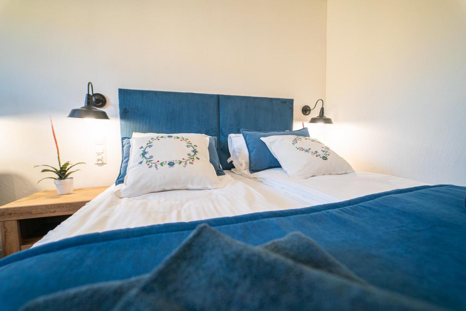 Cztery Pory Roku Apartment เยียเล ภายนอก รูปภาพ