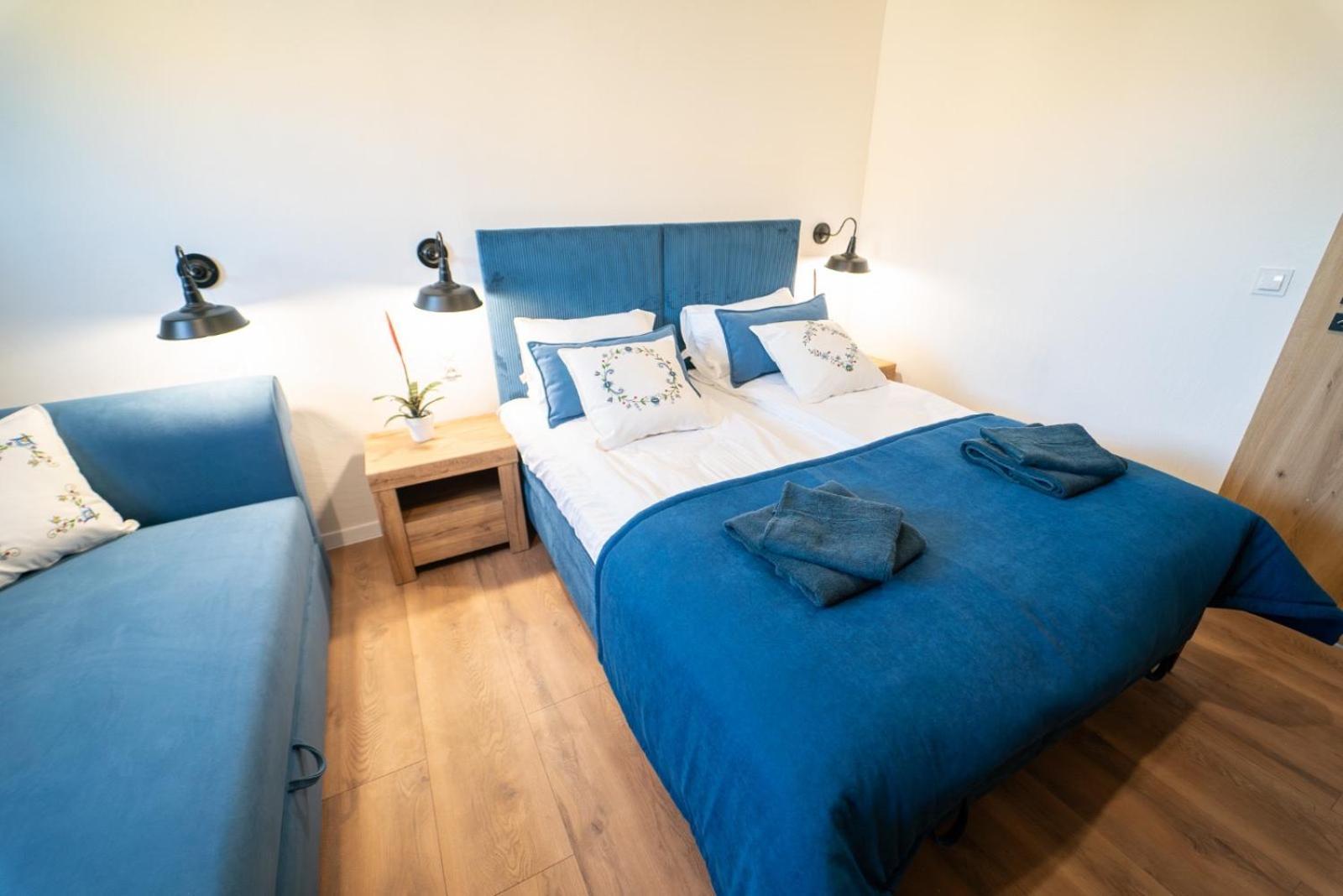 Cztery Pory Roku Apartment เยียเล ภายนอก รูปภาพ