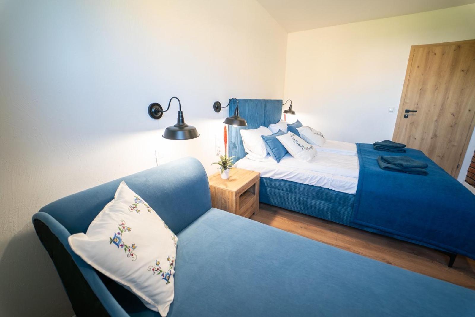 Cztery Pory Roku Apartment เยียเล ภายนอก รูปภาพ