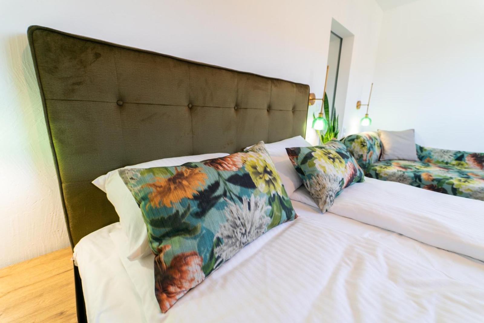 Cztery Pory Roku Apartment เยียเล ภายนอก รูปภาพ
