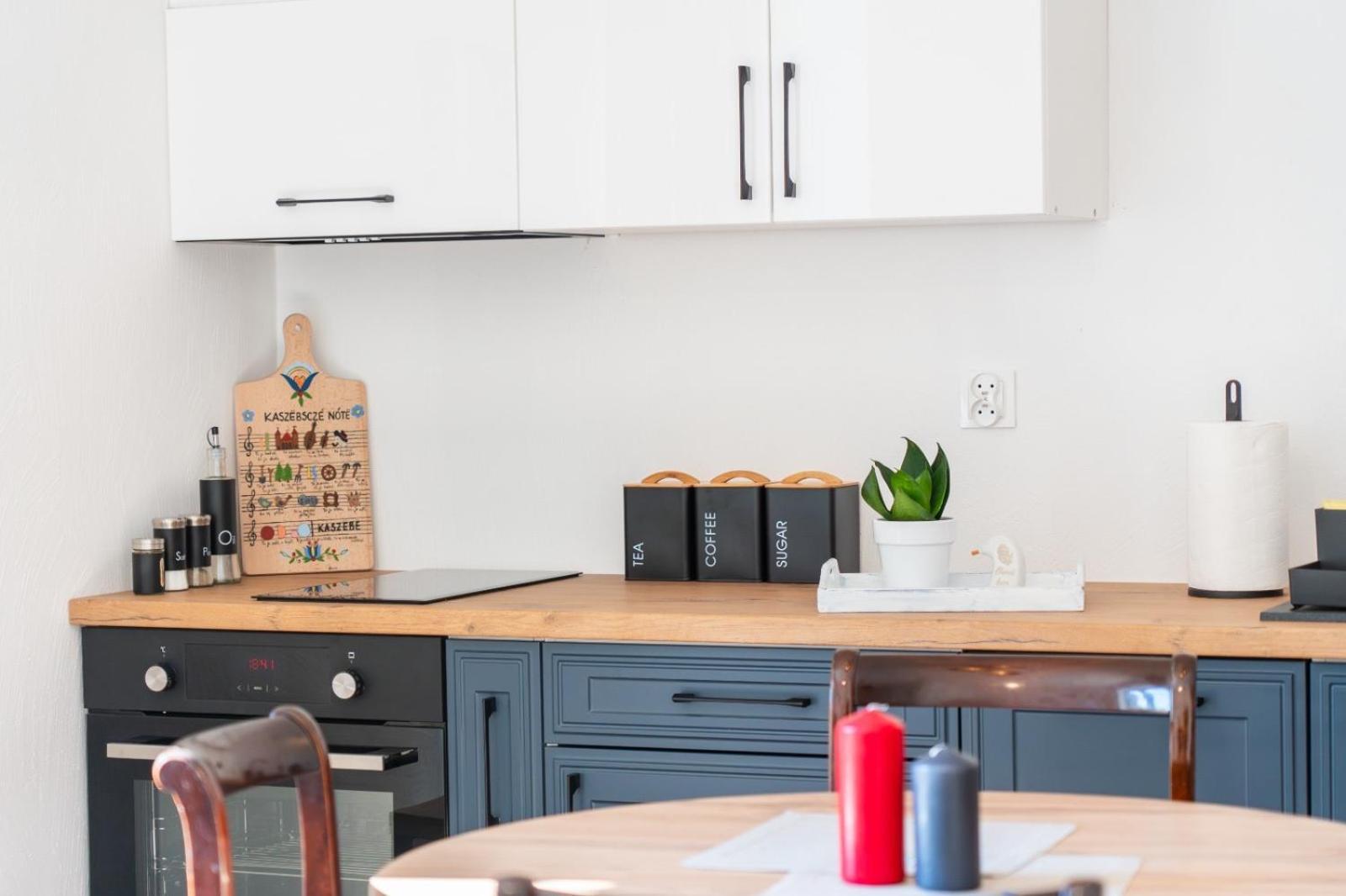 Cztery Pory Roku Apartment เยียเล ภายนอก รูปภาพ