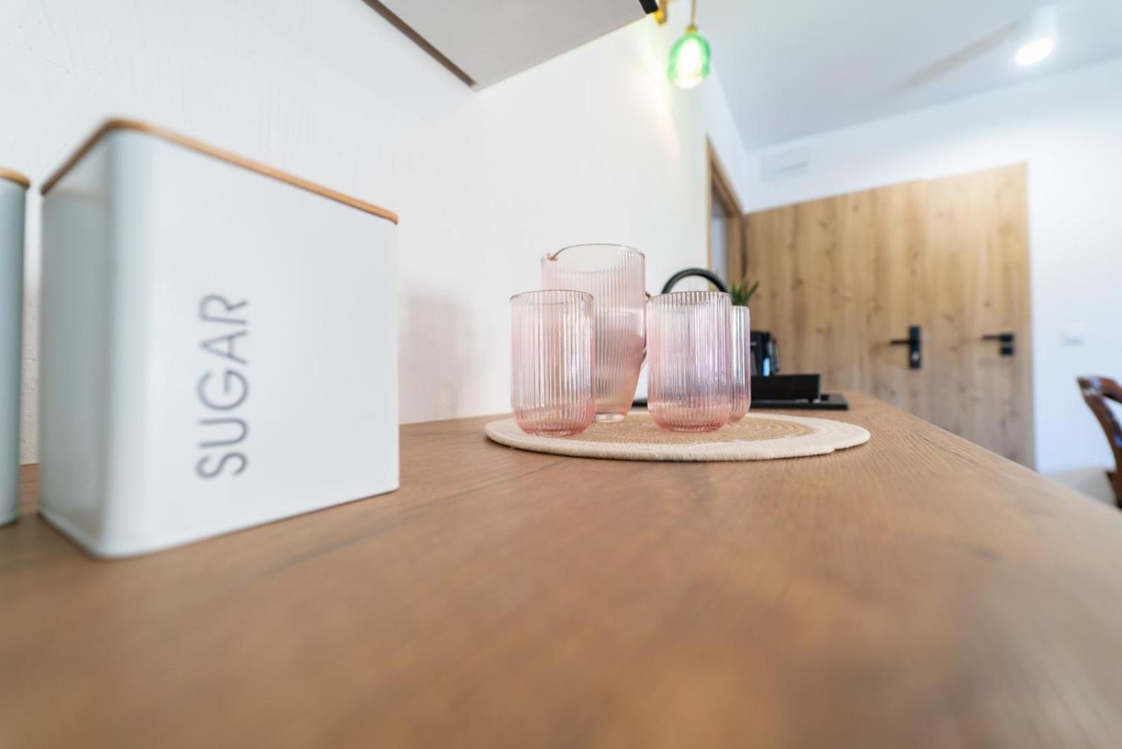 Cztery Pory Roku Apartment เยียเล ภายนอก รูปภาพ