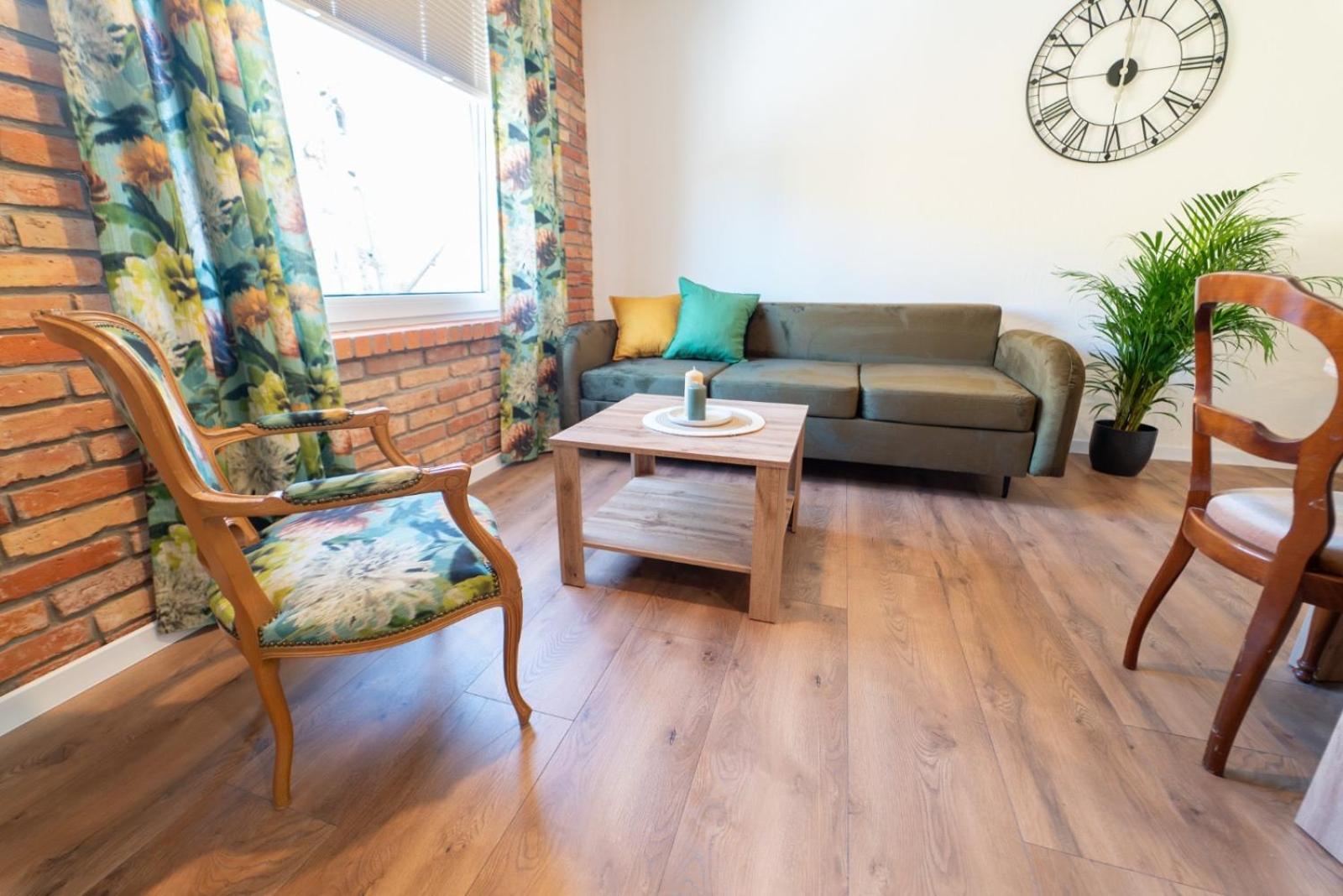 Cztery Pory Roku Apartment เยียเล ภายนอก รูปภาพ
