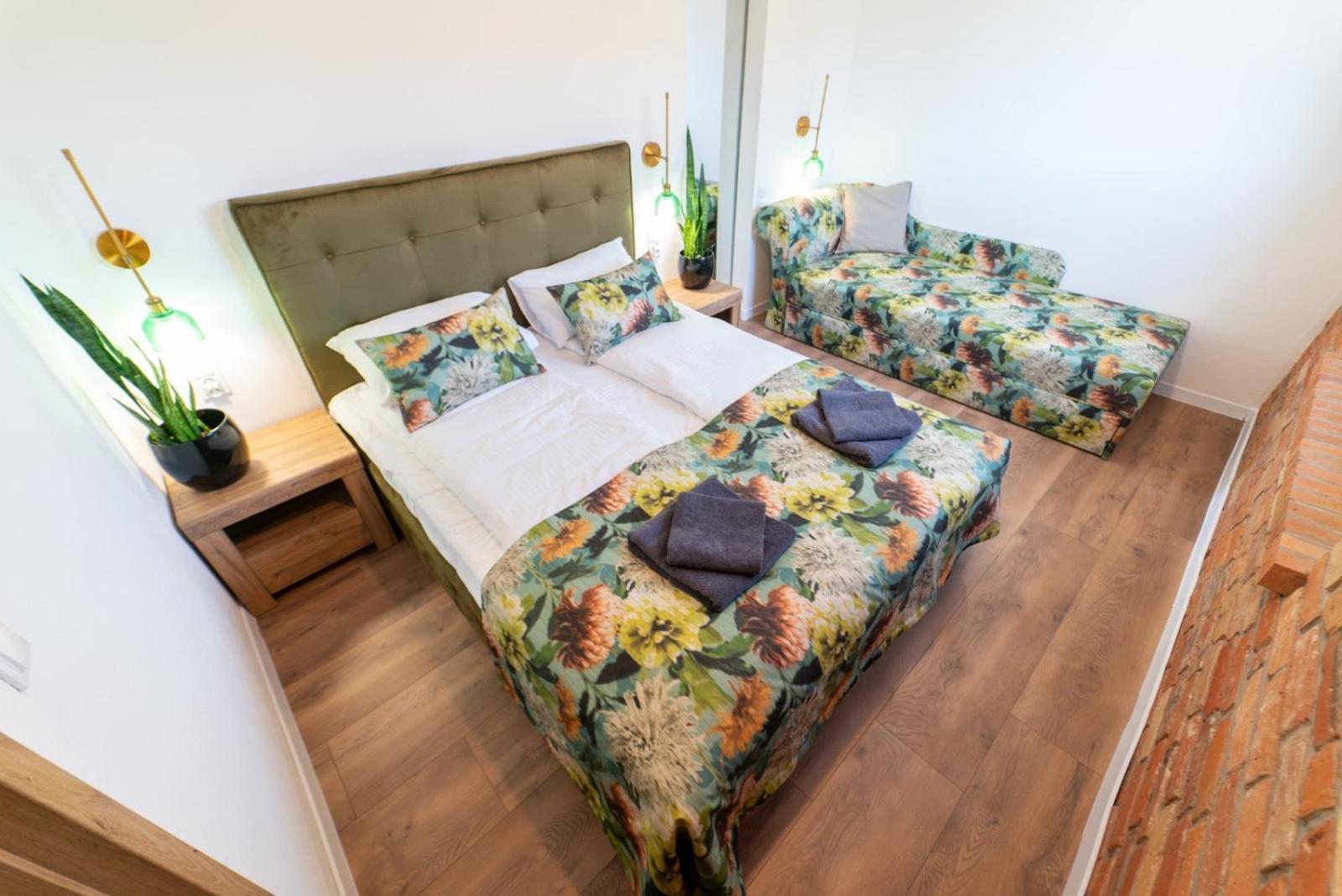 Cztery Pory Roku Apartment เยียเล ภายนอก รูปภาพ