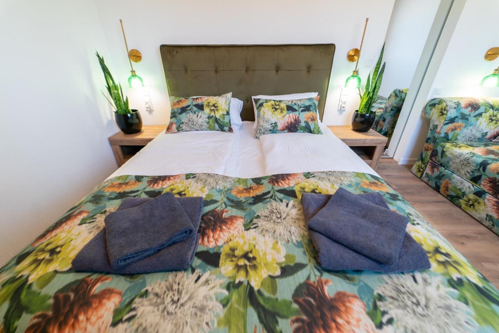 Cztery Pory Roku Apartment เยียเล ภายนอก รูปภาพ