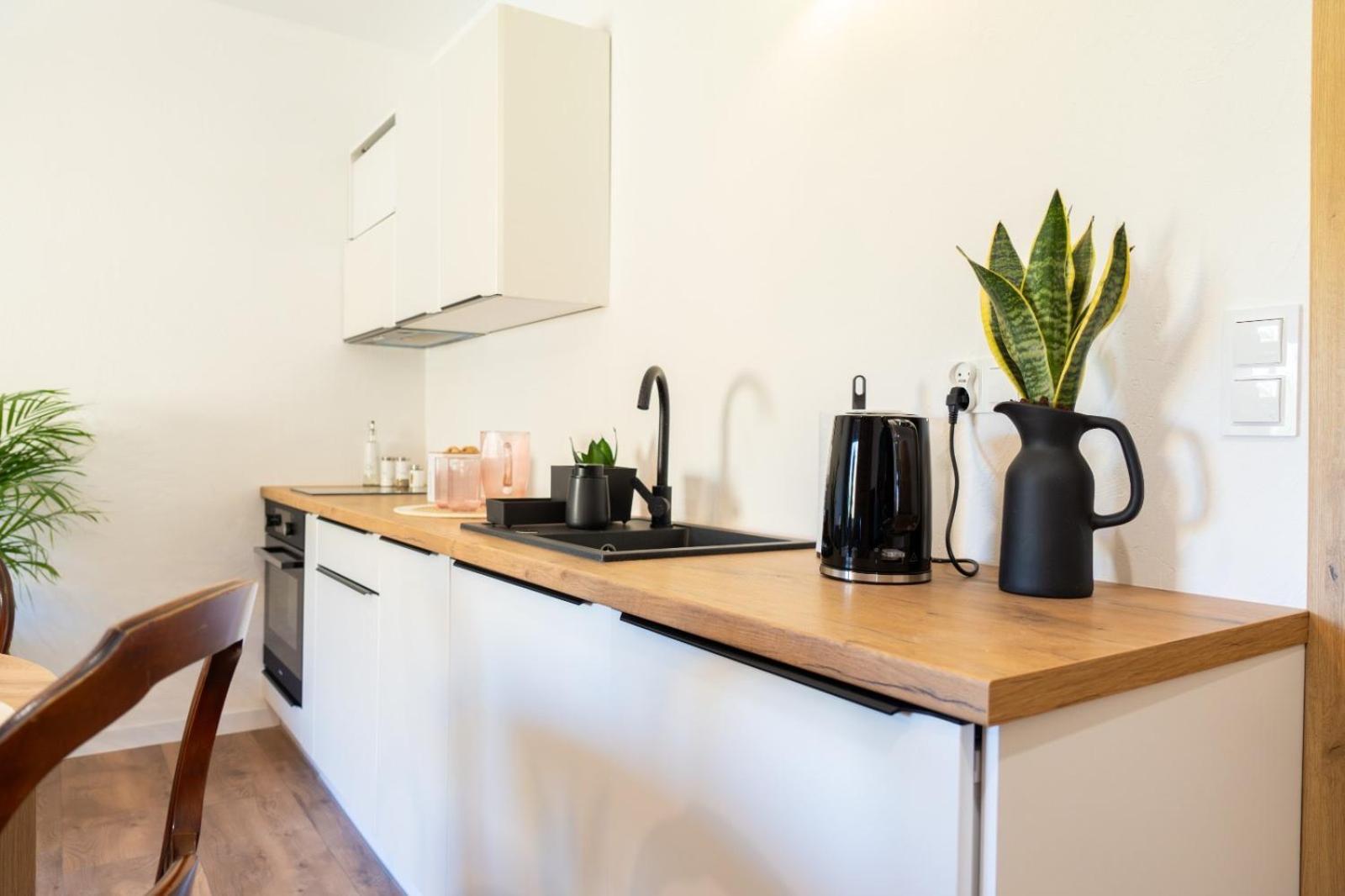 Cztery Pory Roku Apartment เยียเล ภายนอก รูปภาพ