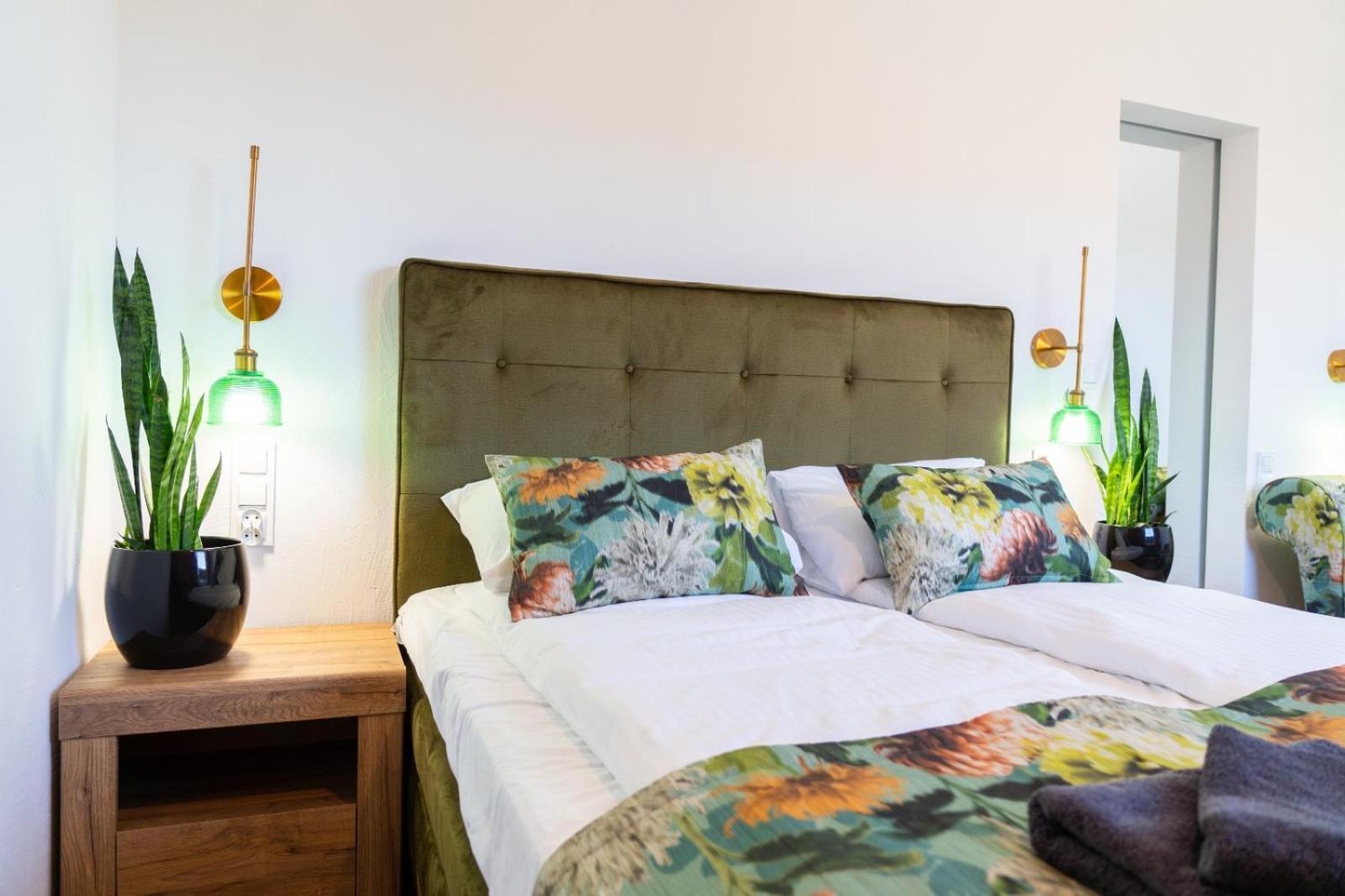 Cztery Pory Roku Apartment เยียเล ภายนอก รูปภาพ